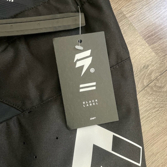 Dirtbike Pants-knee is stretch fabric to allow for movement of knee with pads - Picture 2 of 5